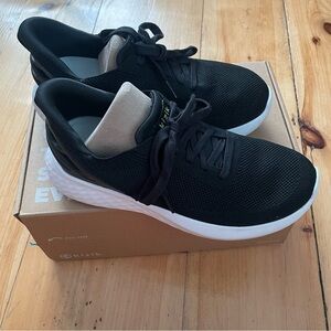 Kizik Black Athens Sneakers Size 8 Women 6 Men Black White